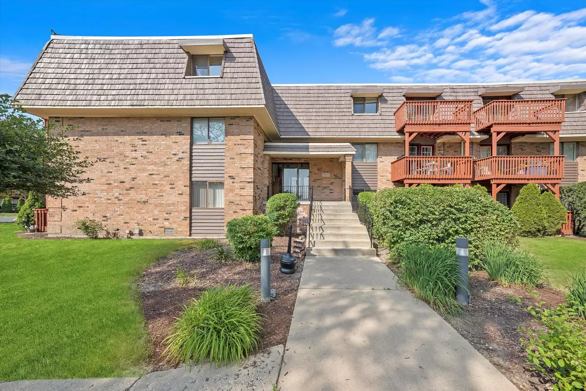 Aurora, IL 60505,1905 Tall Oaks DR #1604