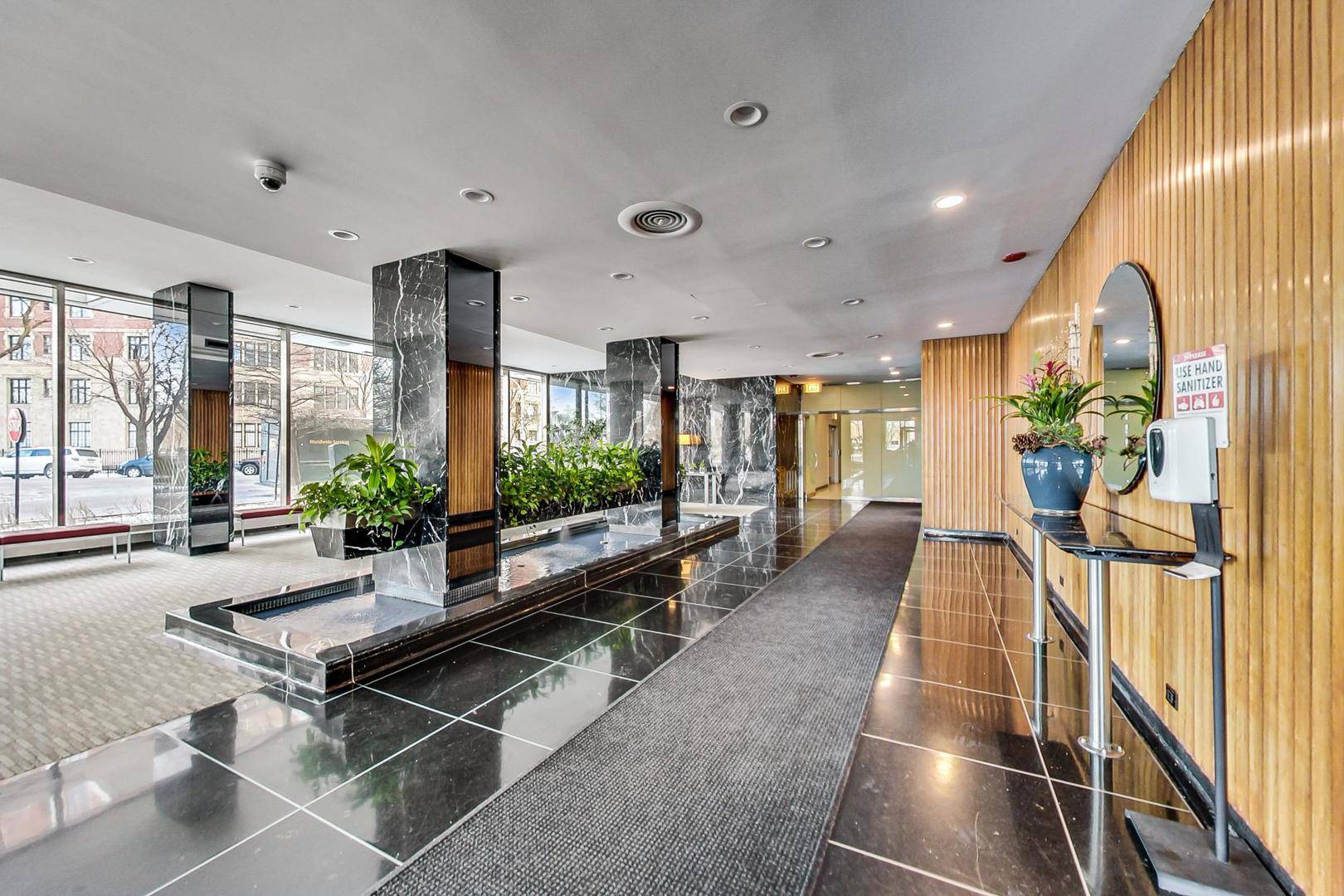 Chicago, IL 60613,3900 N Lake Shore DR #19K