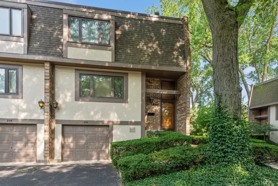 Wilmette, IL 60091,216 Charles PL