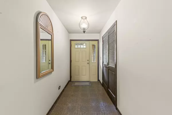 Naperville, IL 60540,1341 W Jefferson AVE