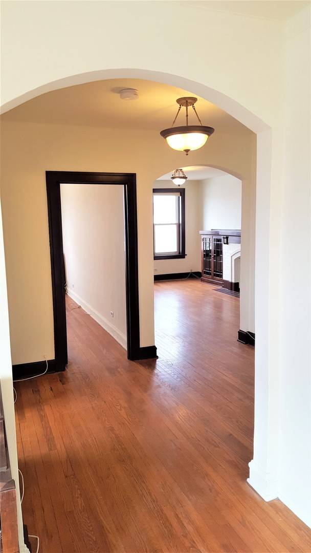 Chicago, IL 60659,2345 W Glenlake AVE #3