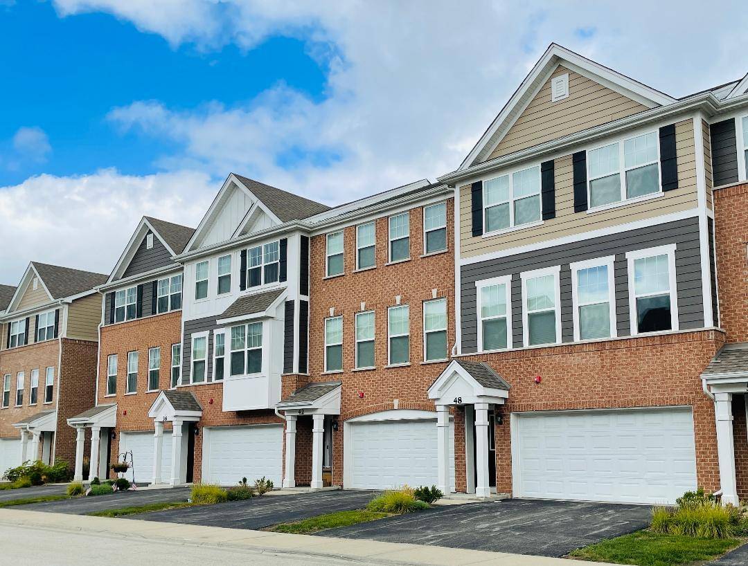 48 Grey Wolf DR,  Wheeling,  IL 60090