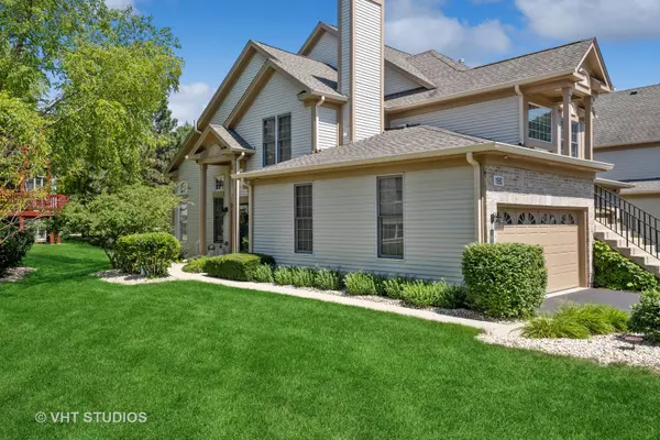 1560 Treeline CT #1560, Naperville, IL 60565