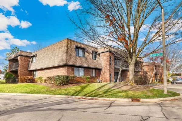 130 Old Oak DR #145, Buffalo Grove, IL 60089