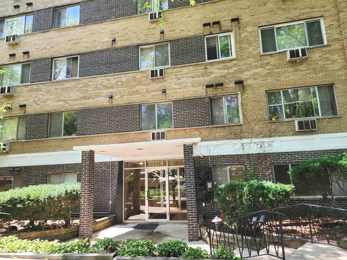 7306 N Winchester AVE #203, Chicago, IL 60626