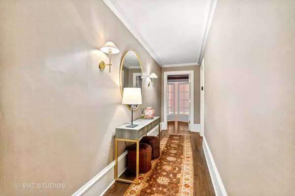 Chicago, IL 60657,3100 N Sheridan RD #11D