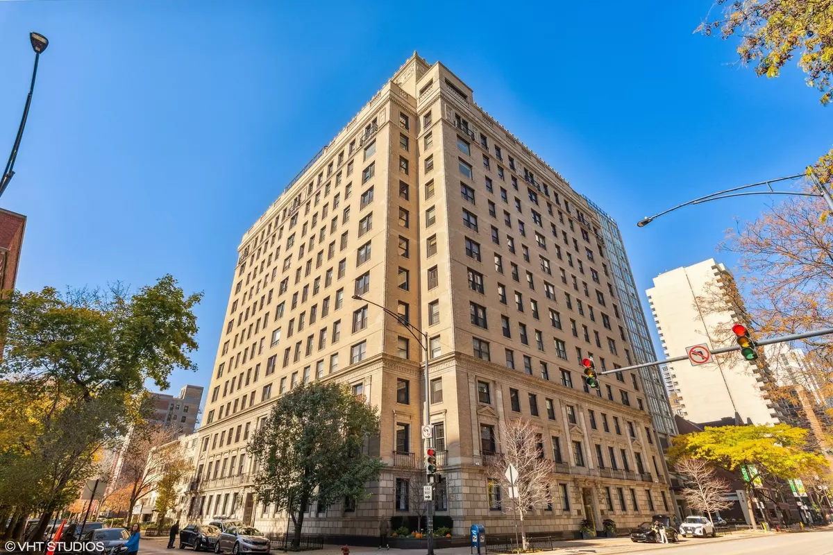 Chicago, IL 60657,3100 N Sheridan RD #11D