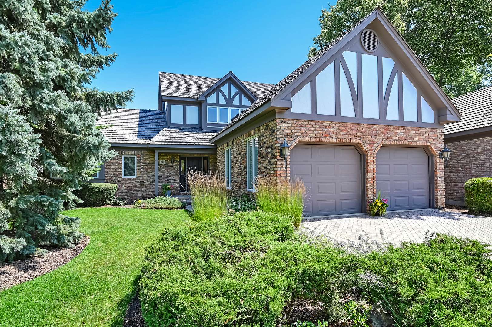 36 Lancaster CT, Burr Ridge, IL 60527