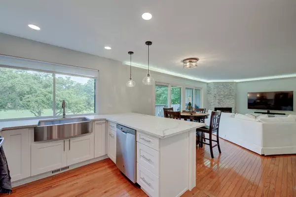 Lake Barrington, IL 60010,1290 Oak Hill RD #C