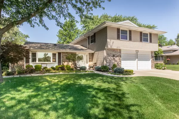 312 Wianno LN, Schaumburg, IL 60194