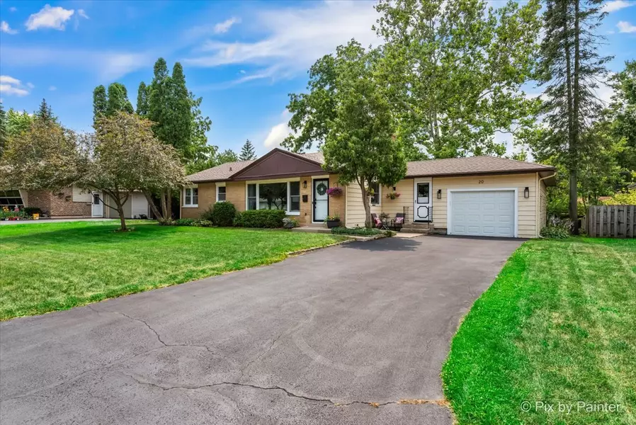 20 Victor Pkwy, Crystal Lake, IL 60014