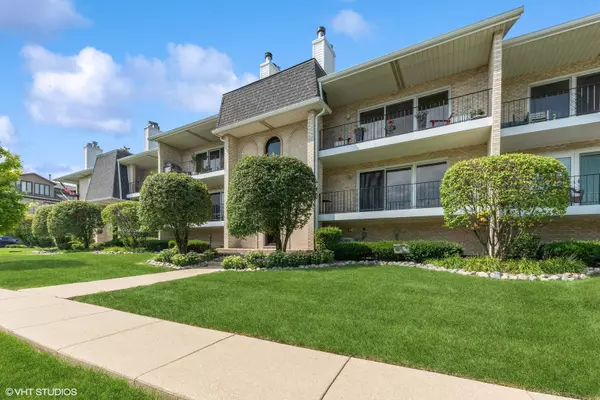 9108 Del Prado DR #1E, Palos Hills, IL 60465