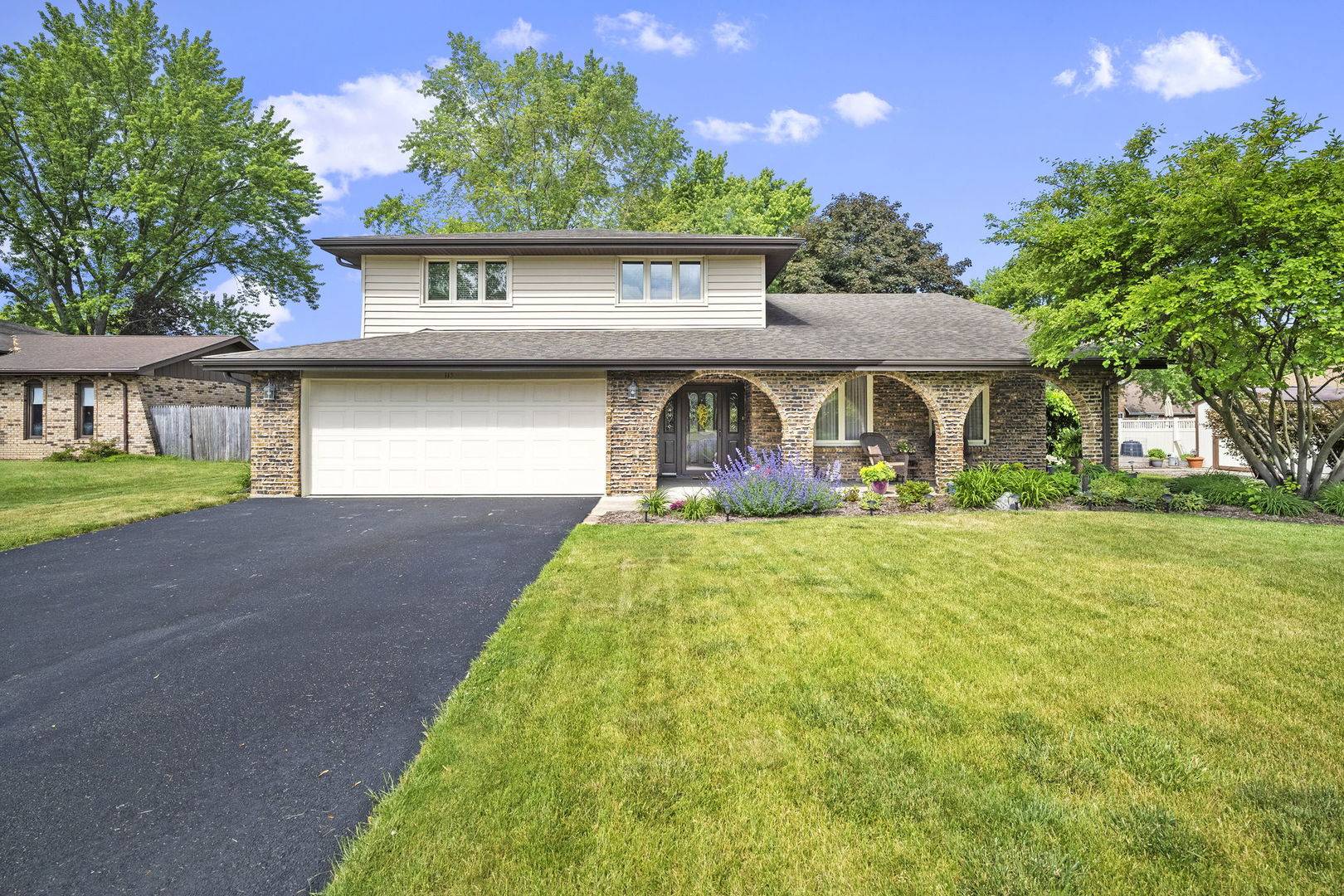 115 Essex LN, New Lenox, IL 60451