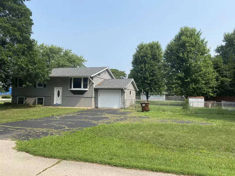 102 6th AVE, Marengo, IL 60152