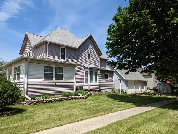 Chadwick, IL 61014,122 E 2nd ST