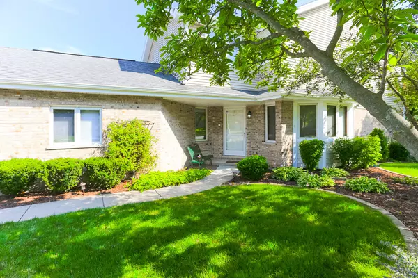 Orland Park, IL 60467,17369 Brook Crossing CT
