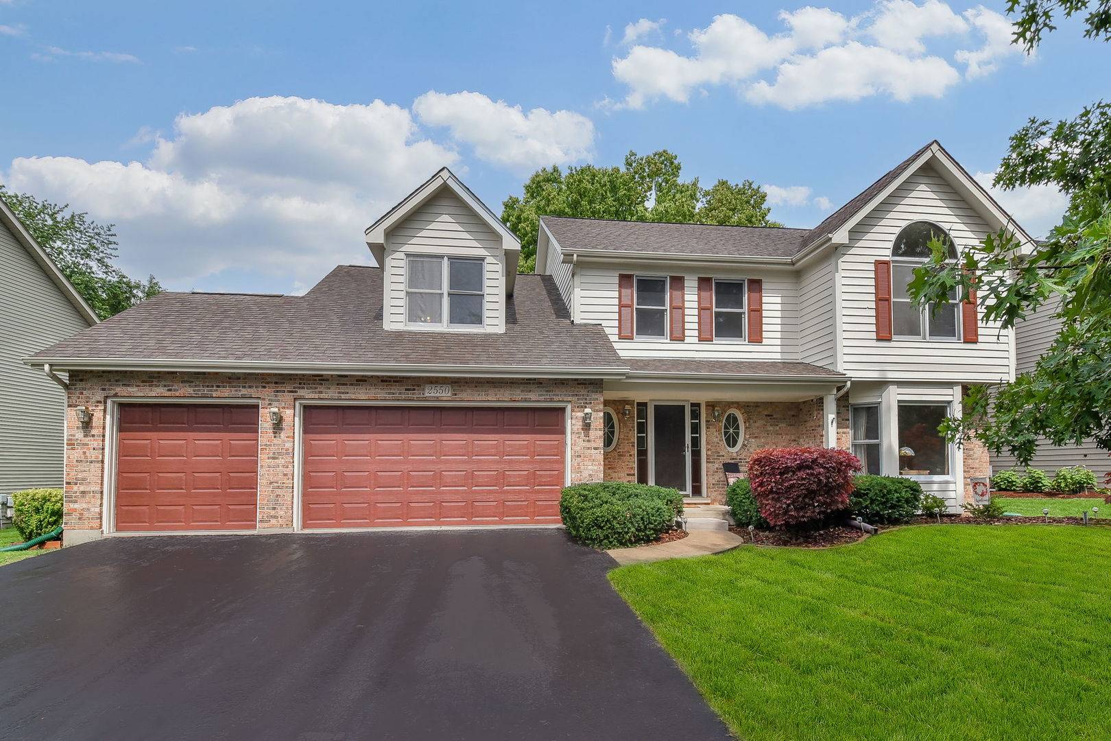 2550 Cheshire DR, Aurora, IL 60504