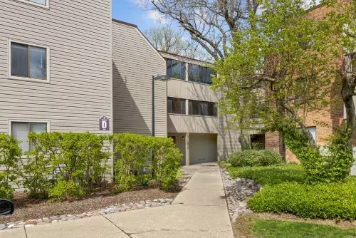 1830 W Highland AVE #204D, Elgin, IL 60123