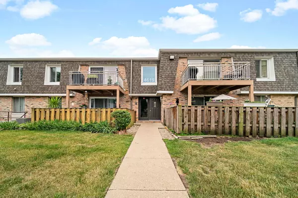 4619 Kings Walk DR #2B, Rolling Meadows, IL 60008