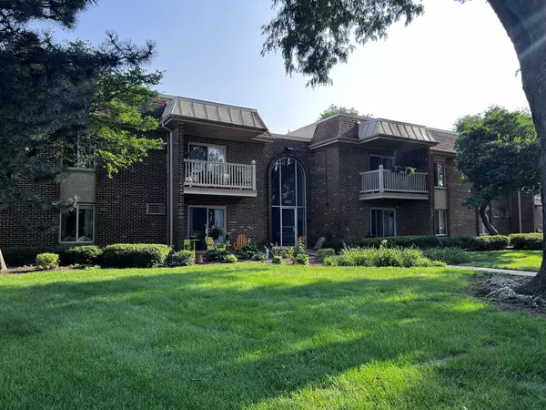 2402 N Kennicott DR #1C, Arlington Heights, IL 60004