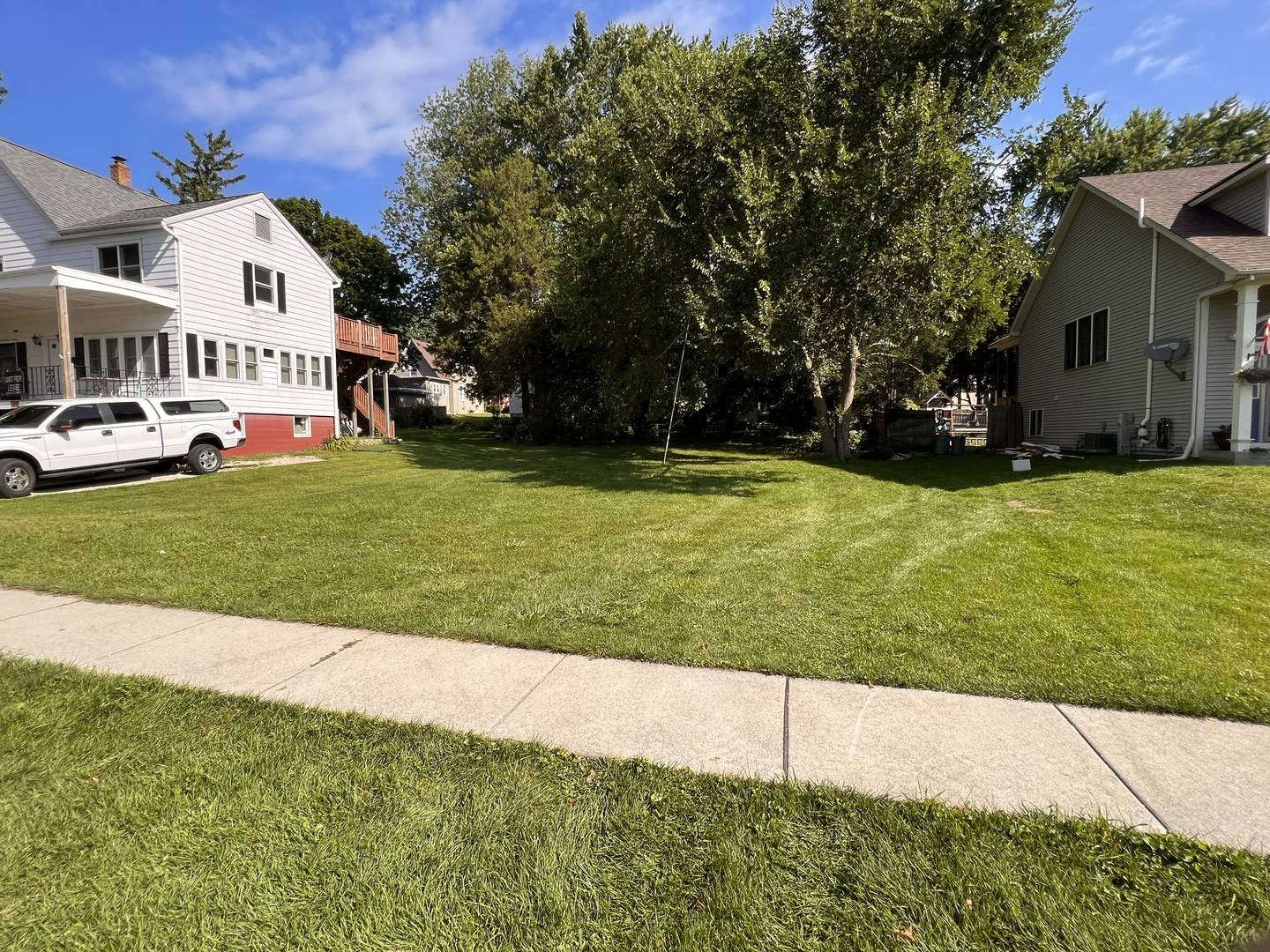 310 E Shannon ST, Elburn, IL 60119