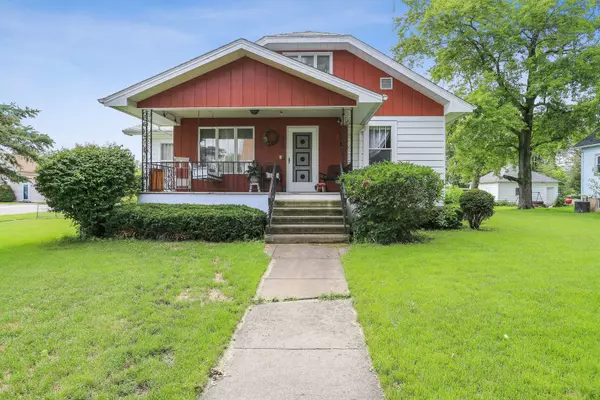 119 4th ST, Cissna Park, IL 60924