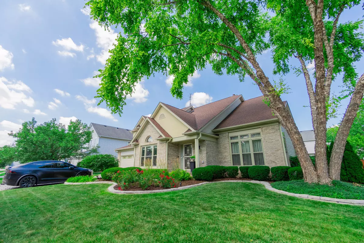 Hoffman Estates, IL 60169,1590 CROWFOOT CIR S