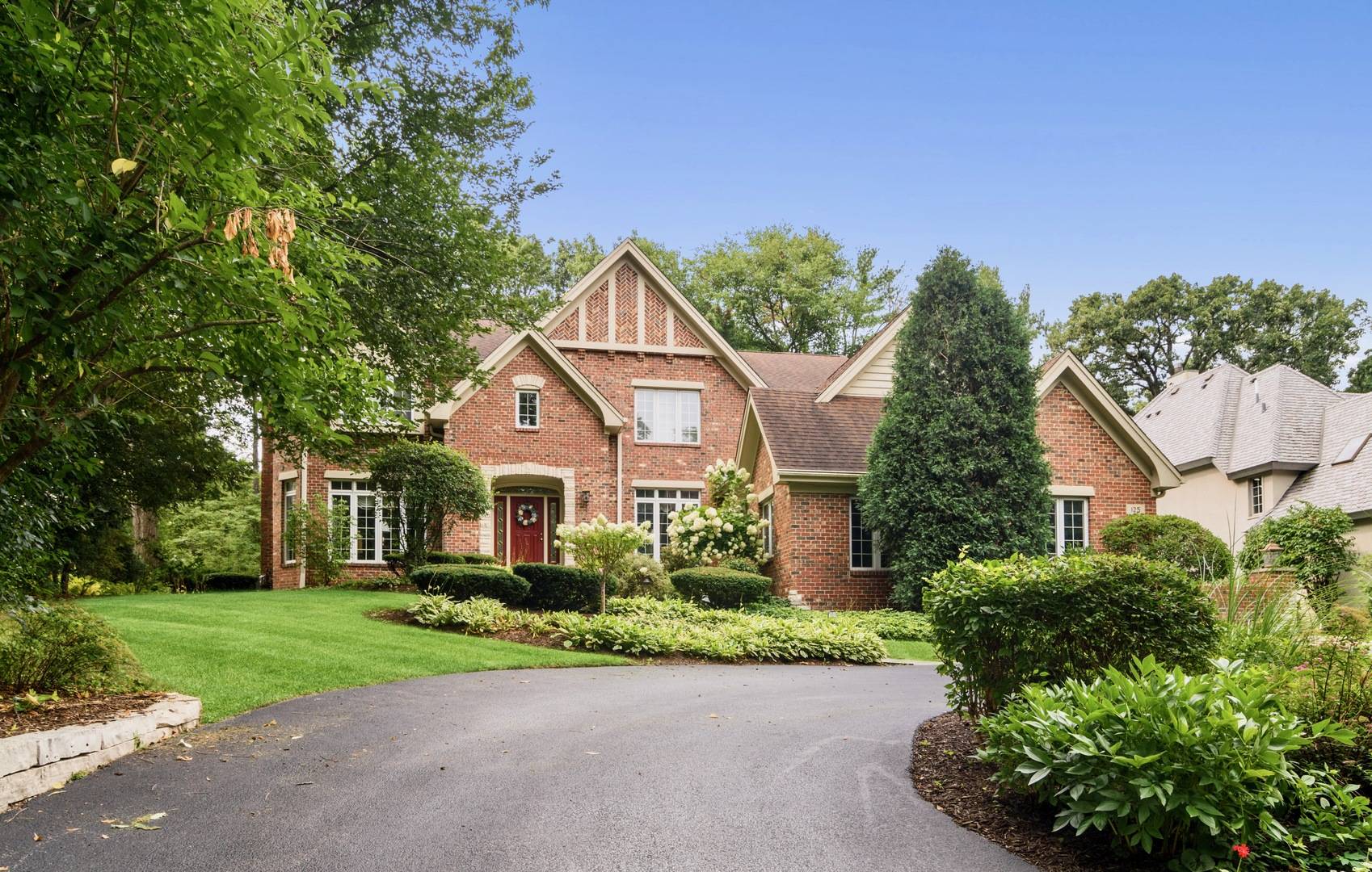 125 Indianwood LN, Indian Head Park, IL 60525