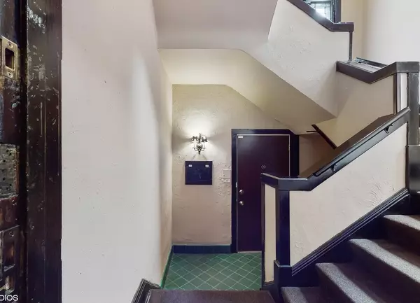 Chicago, IL 60649,6915 S Jeffery BLVD