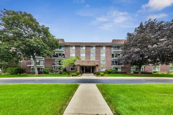 Arlington Heights, IL 60005,1025 S Fernandez AVE #3G