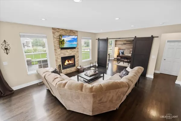 Oswego, IL 60543,301 Winthrop DR