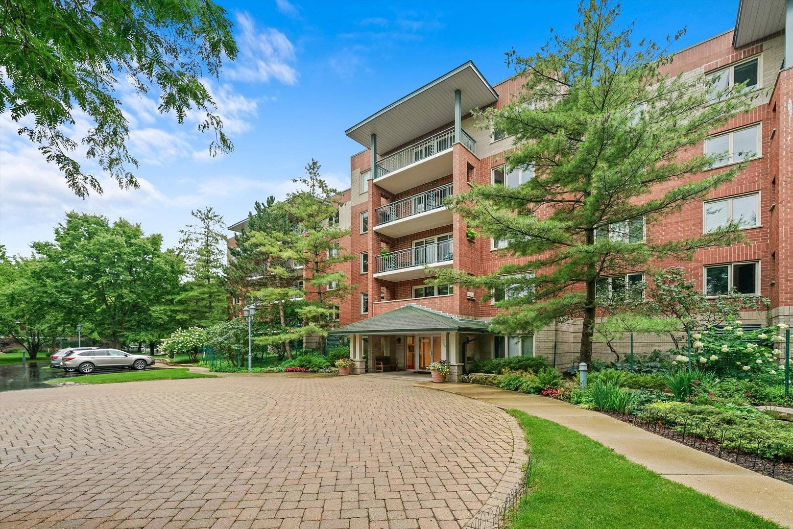 3900 W Bryn Mawr AVE #303, Chicago, IL 60659
