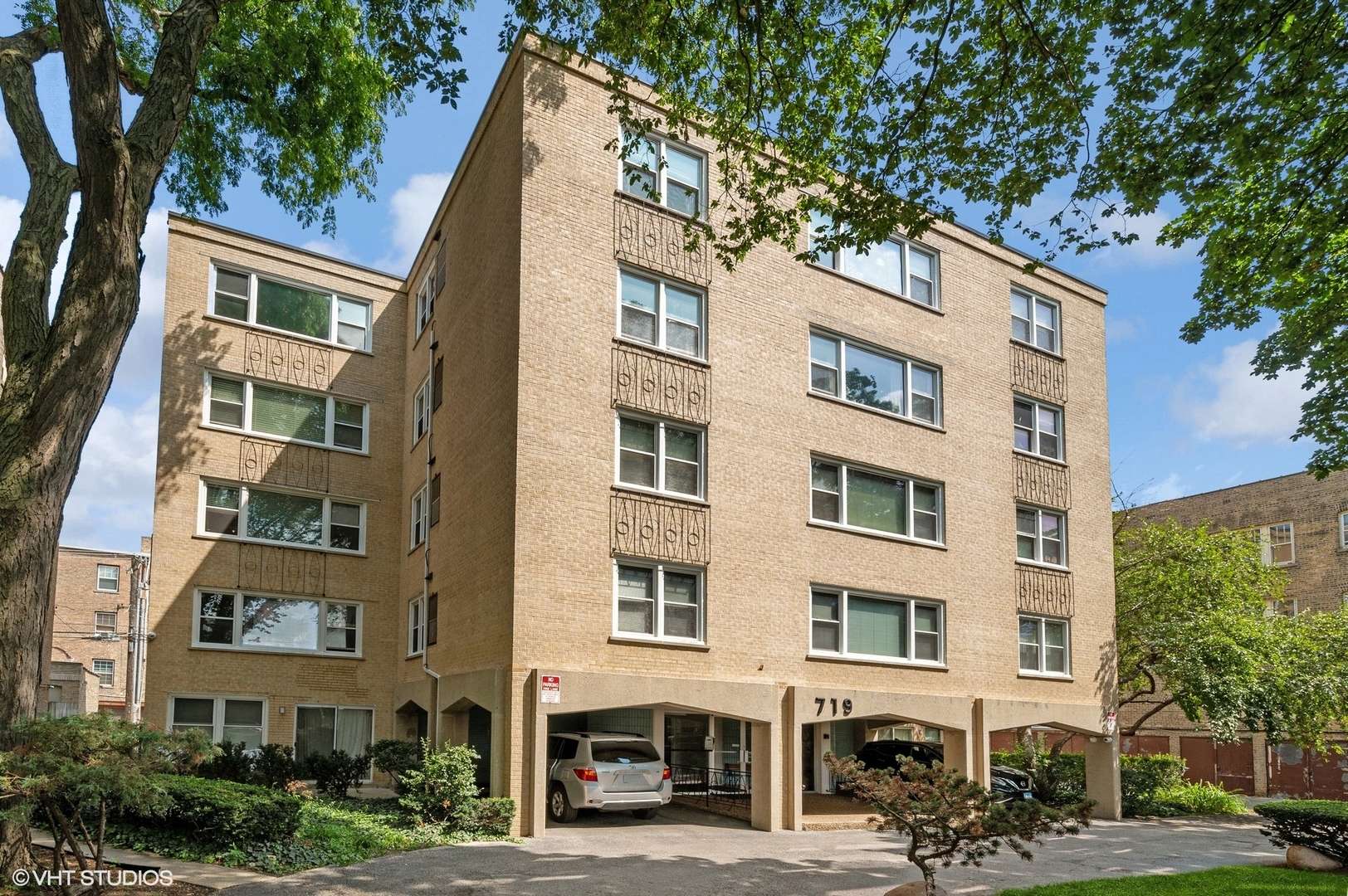 Evanston, IL 60202,719 Dobson ST #302