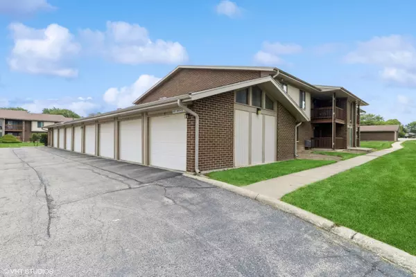 Streamwood, IL 60107,803 Brook DR #3