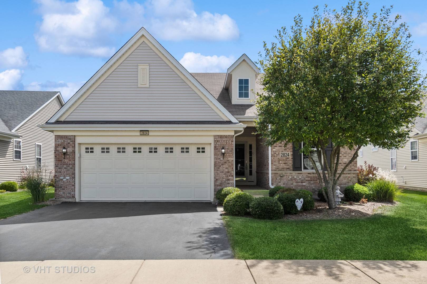 2824 Hillcrest CIR, Naperville, IL 60564
