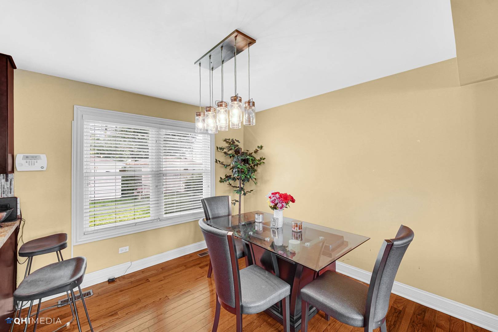 Chicago, IL 60628,556 E 104th PL