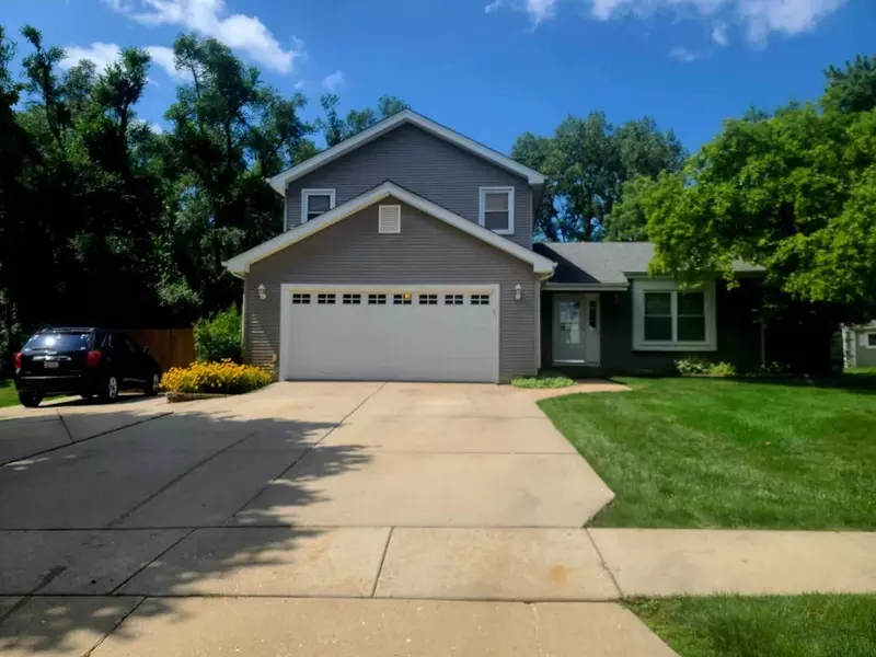 1611 Jennifer LN, Mchenry, IL 60050