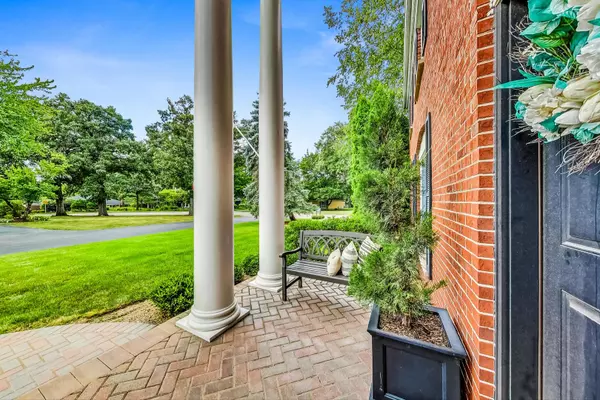 Rolling Meadows, IL 60008,1 Knoll Ridge RD