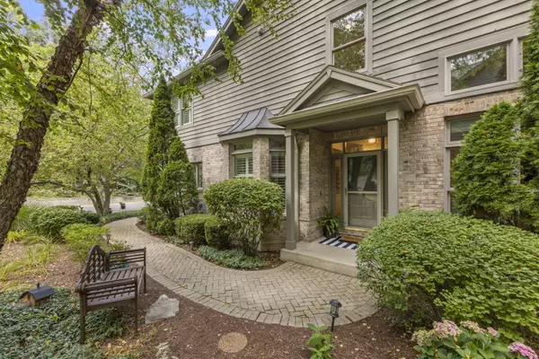 St. Charles, IL 60175,1020 Crestwood CIR