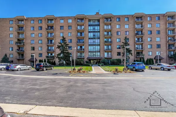 1727 W CRYSTAL LN #511, Mount Prospect, IL 60056