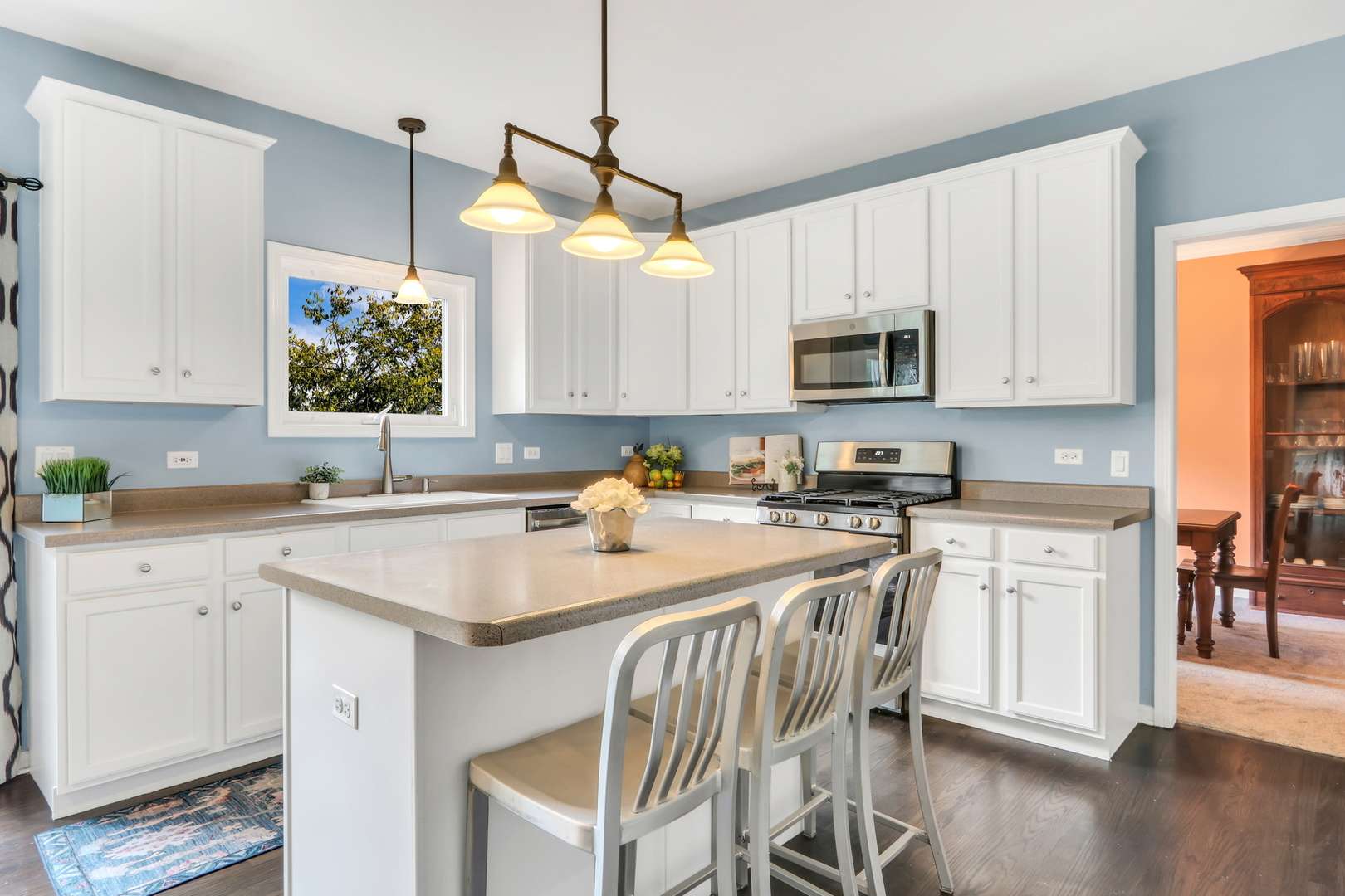 Batavia, IL 60510,275 Bradford CIR