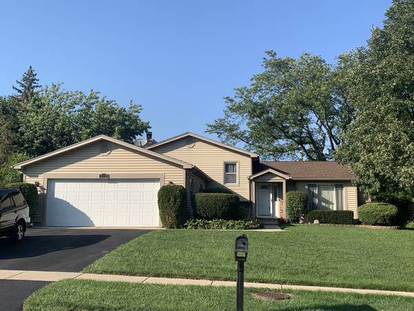 2502 Forest View RD, Lindenhurst, IL 60046