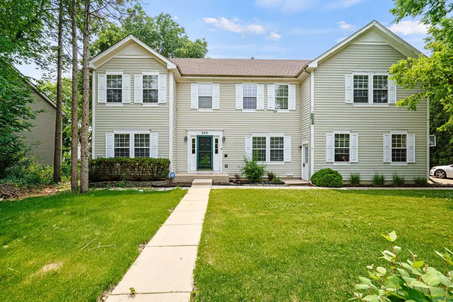 300 Buckingham DR, Algonquin, IL 60102