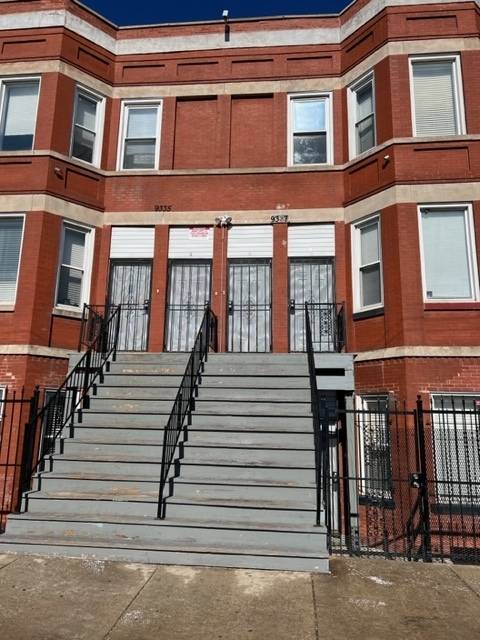 9335 S South Chicago AVE, Chicago, IL 60617