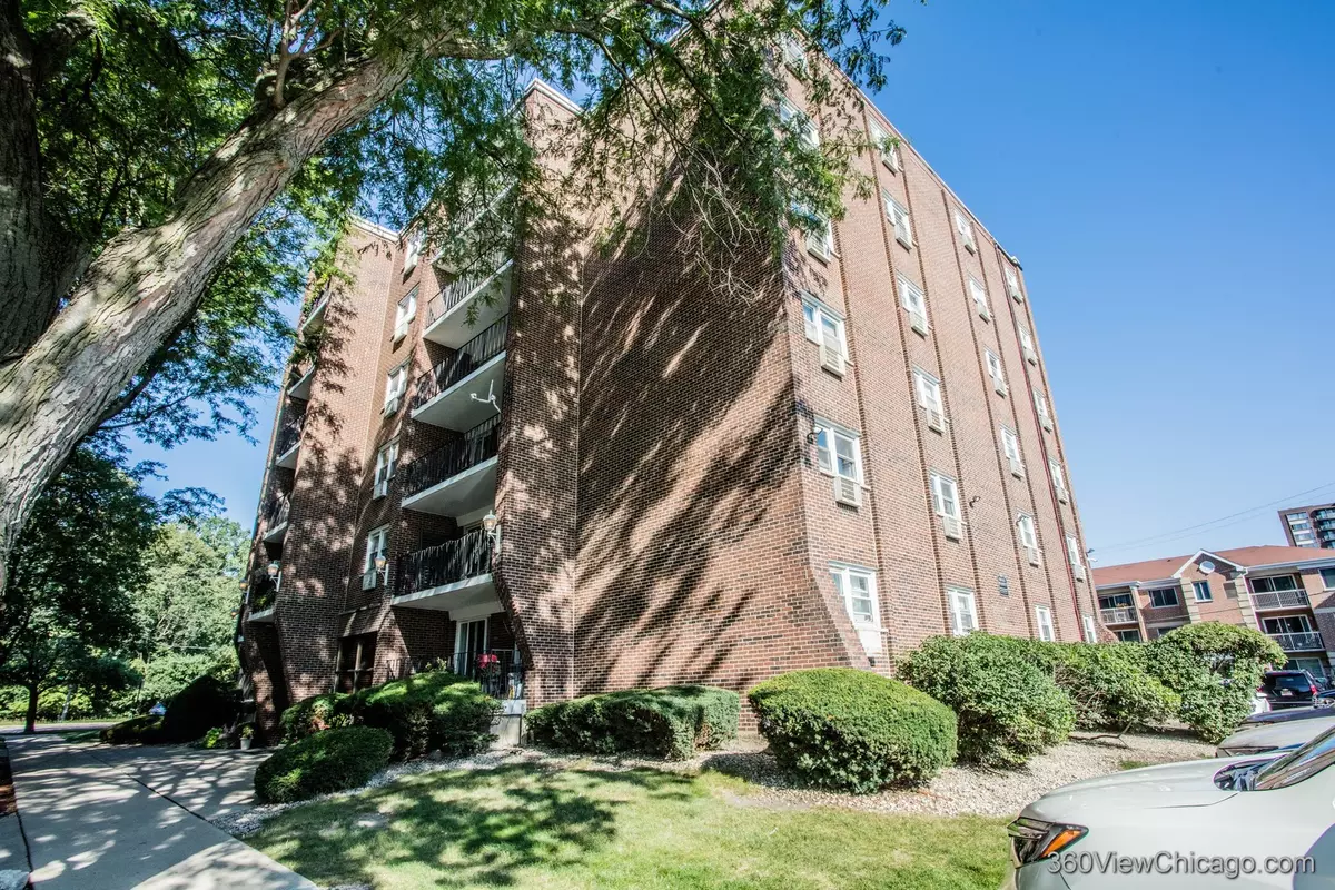 Chicago, IL 60656,8748 W SUMMERDALE AVE #3A