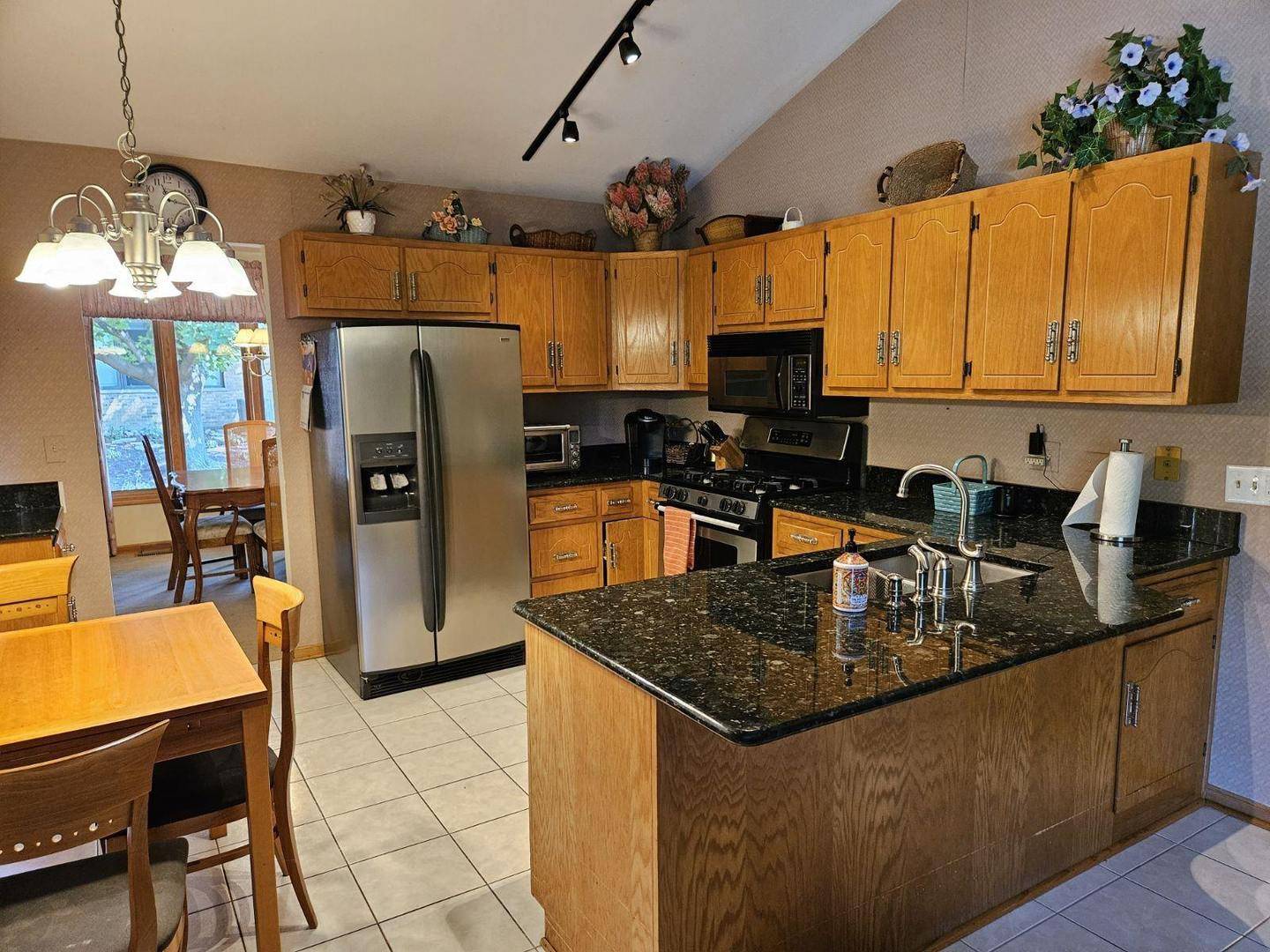 Bloomingdale, IL 60108,77 Castle Rock LN