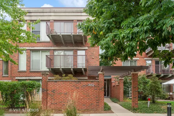 382 Kelburn RD #323, Deerfield, IL 60015