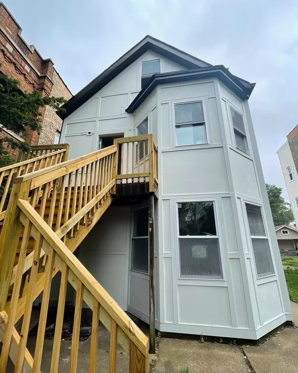 3087 N Elbridge AVE, Chicago, IL 60618