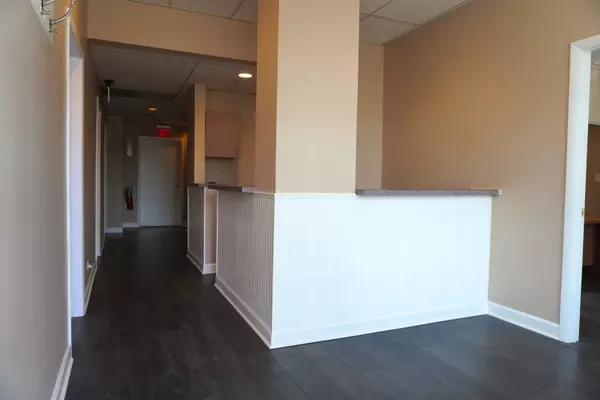 Libertyville, IL 60048,303 E Park AVE #104