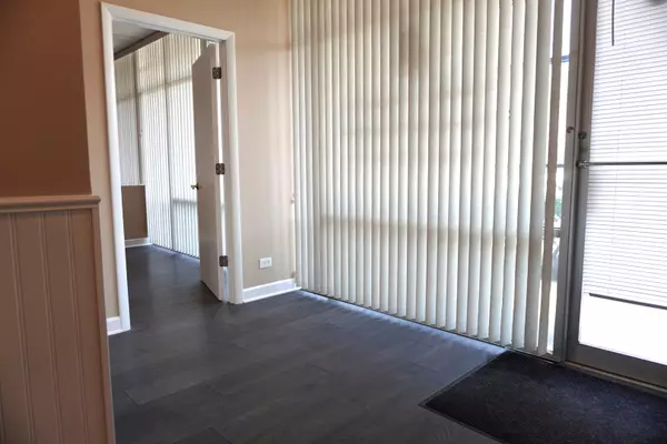Libertyville, IL 60048,303 E Park AVE #104